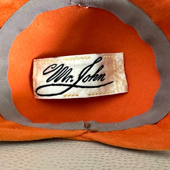 IMPOSING 1950s' DESIGNER MR. JOHN ORANGE FELT CLOCHE + NAVY/WHITE FEATHERS - Picture 11 of 11